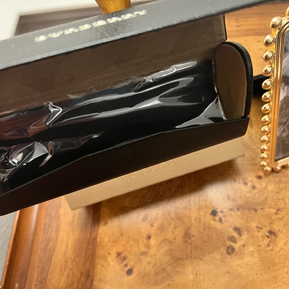 Burberry sunglasses - Picture 6 of 7